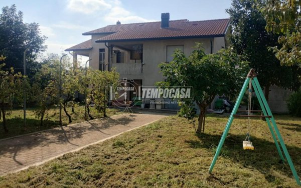 casa indipendente in vendita a Lentate sul Seveso in zona Camnago