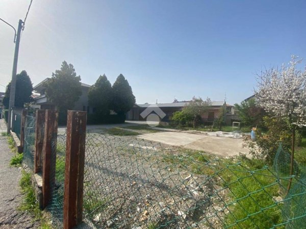 terreno edificabile in vendita a Lentate sul Seveso in zona Mocchirolo