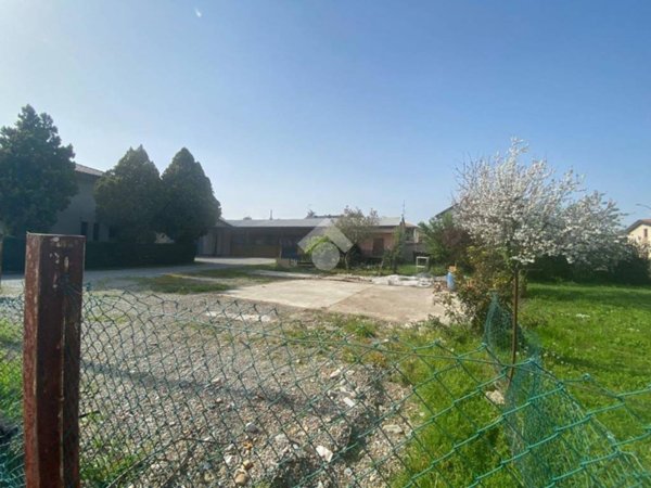 terreno edificabile in vendita a Lentate sul Seveso in zona Mocchirolo