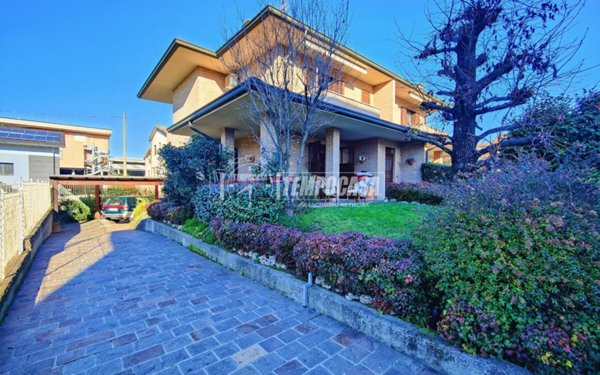 casa indipendente in vendita a Lentate sul Seveso in zona Camnago