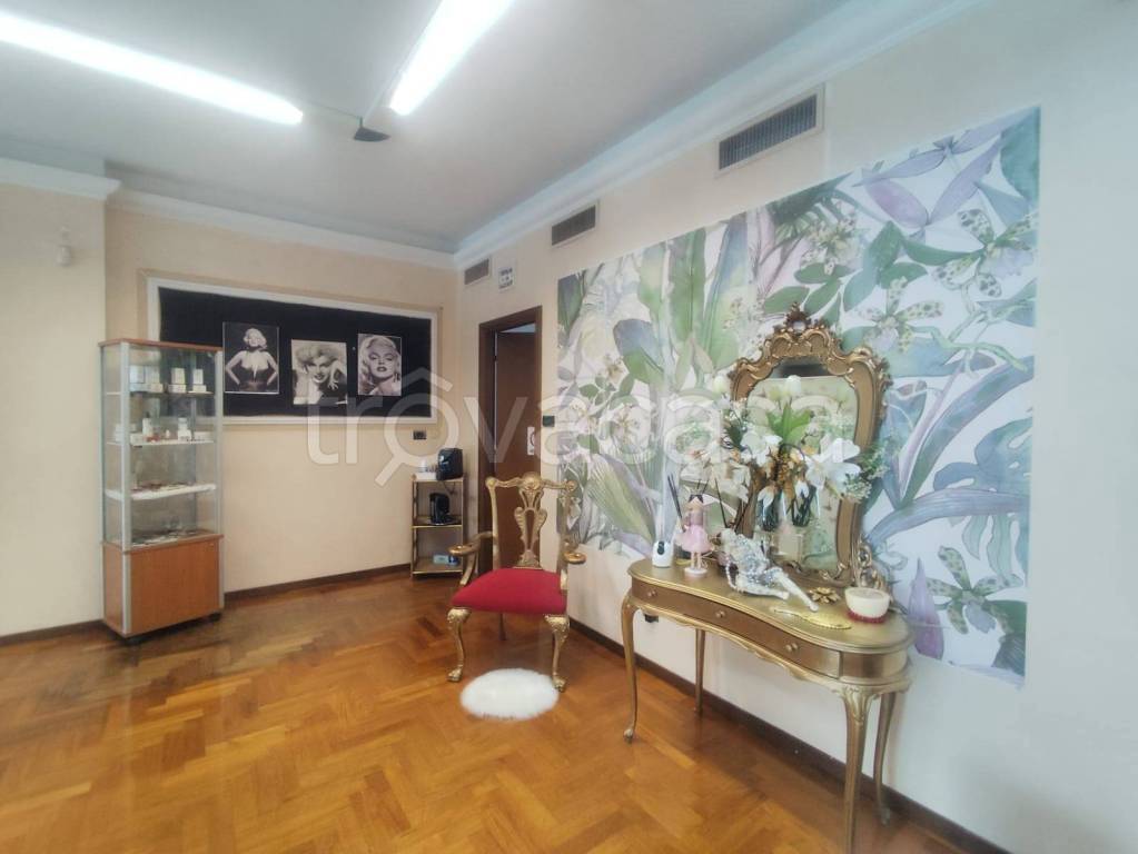 negozio in vendita a Lentate sul Seveso