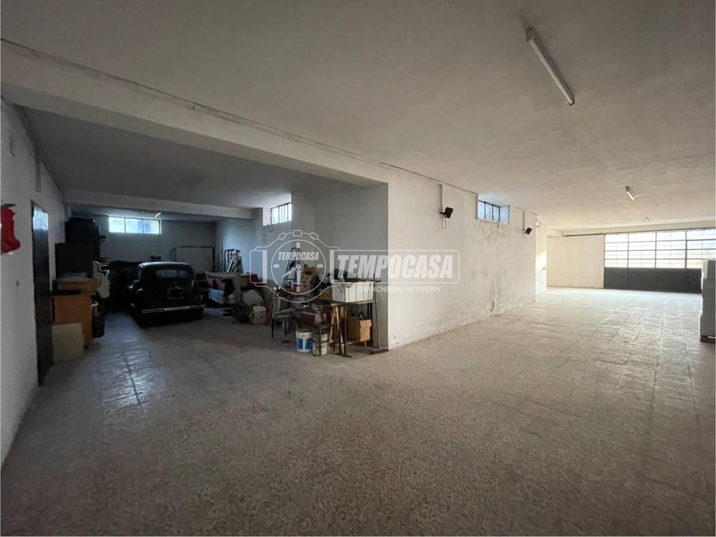 locale commerciale in vendita a Lentate sul Seveso