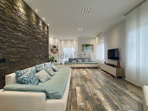 casa indipendente in vendita a Lentate sul Seveso