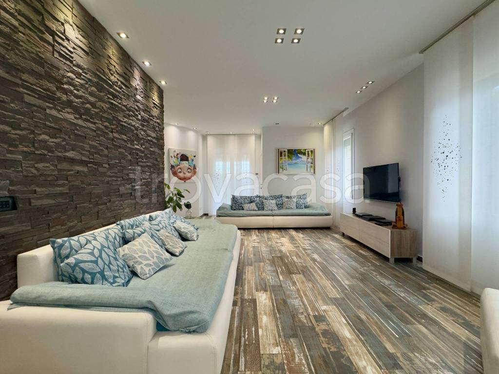 casa indipendente in vendita a Lentate sul Seveso