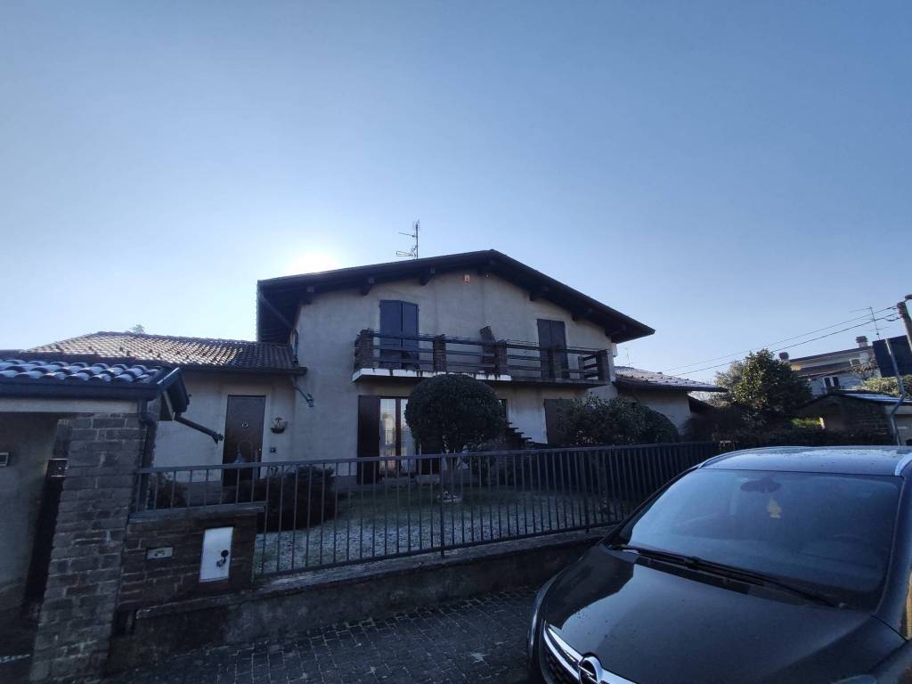 casa indipendente in vendita a Lentate sul Seveso in zona Copreno