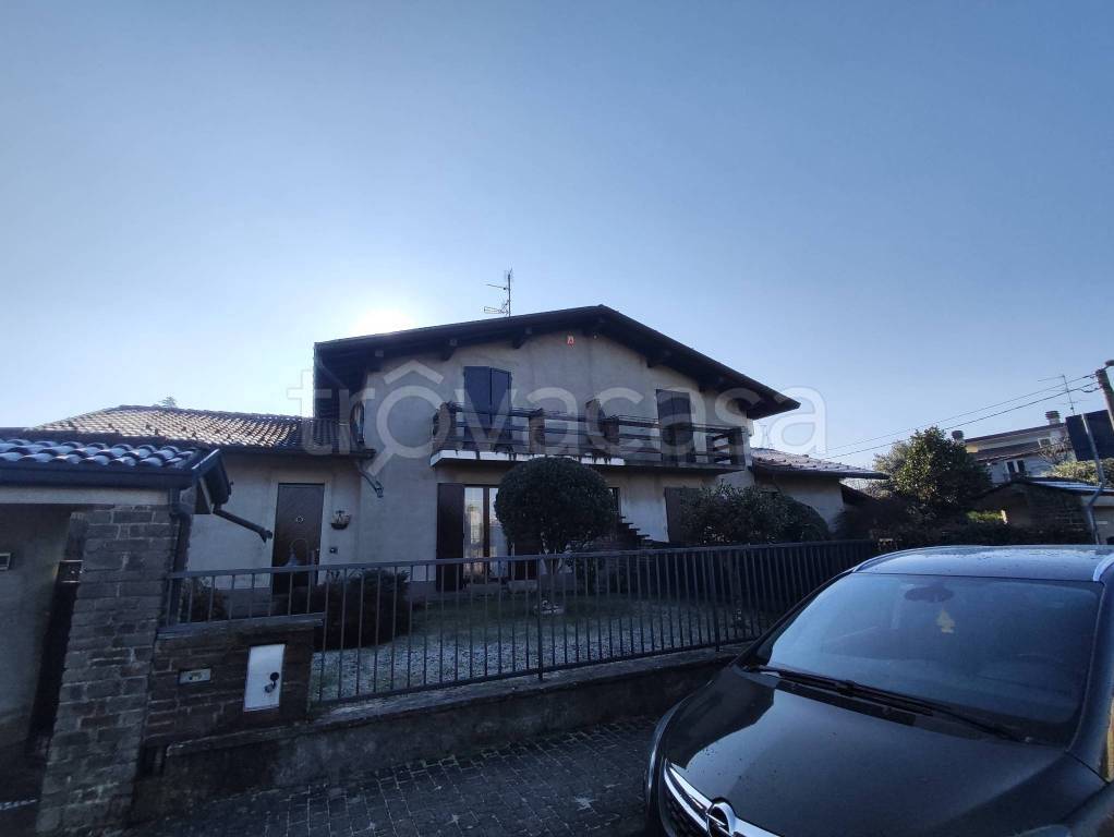 casa indipendente in vendita a Lentate sul Seveso in zona Copreno