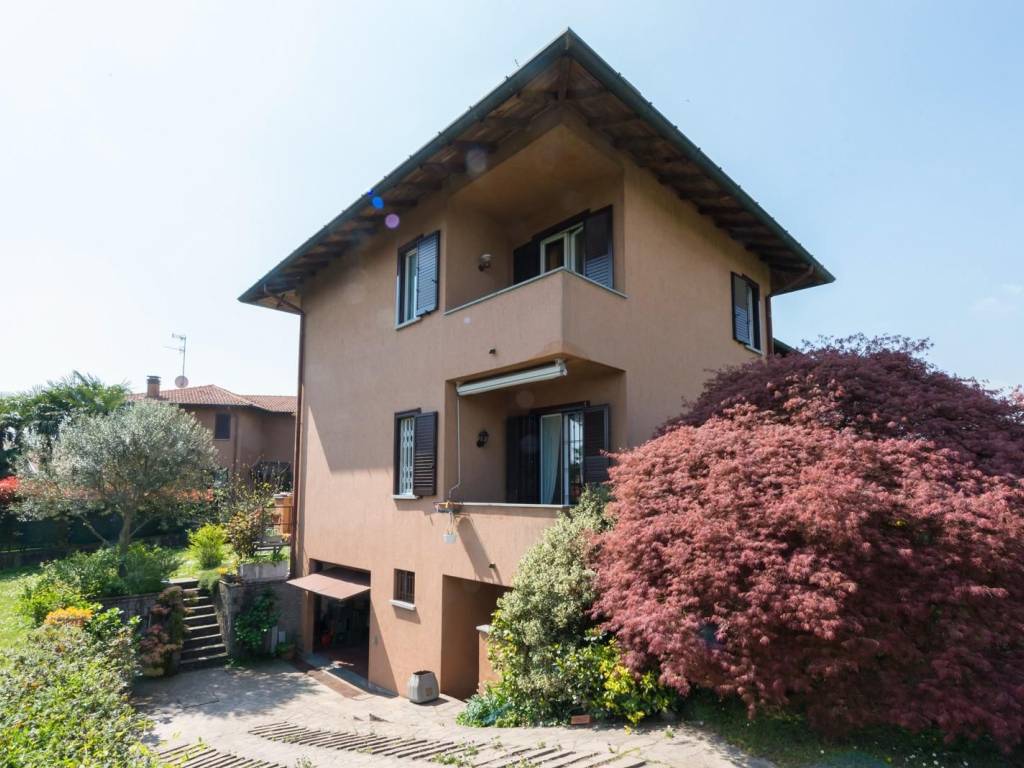 casa indipendente in vendita a Lentate sul Seveso