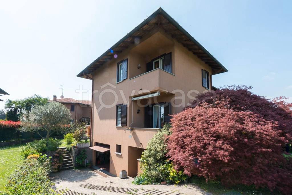 casa indipendente in vendita a Lentate sul Seveso