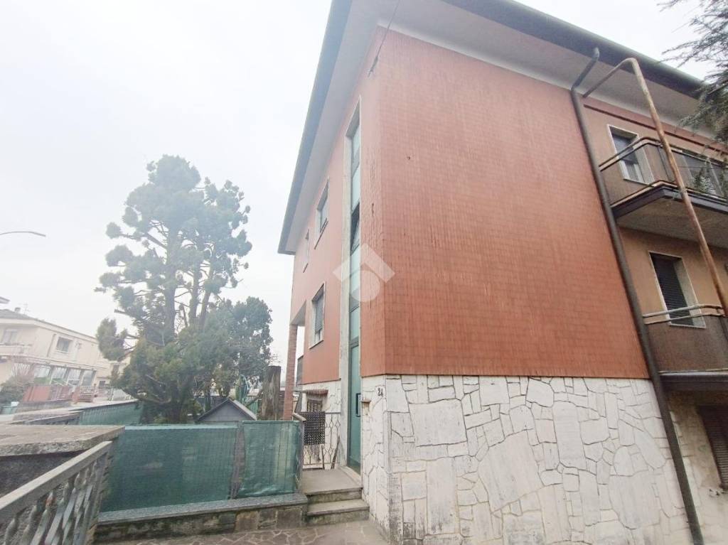 appartamento in vendita a Lentate sul Seveso in zona Camnago