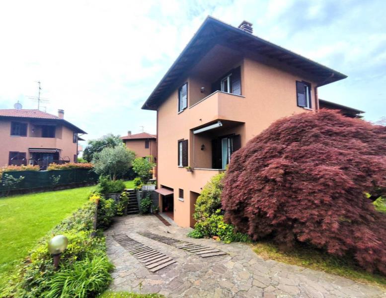 casa indipendente in vendita a Lentate sul Seveso