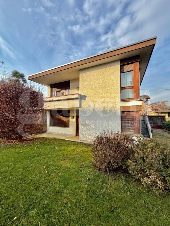 casa indipendente in vendita a Lentate sul Seveso