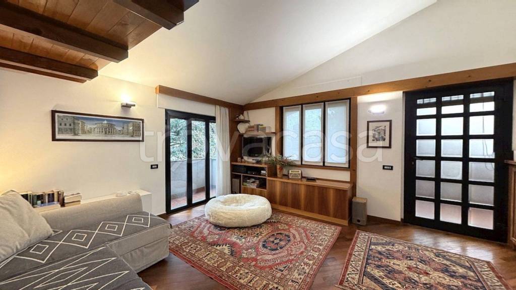 casa indipendente in vendita a Lentate sul Seveso in zona Camnago