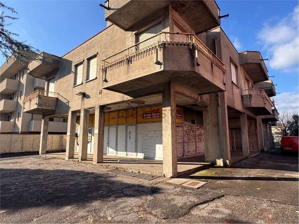 locale commerciale in vendita a Lentate sul Seveso in zona Camnago