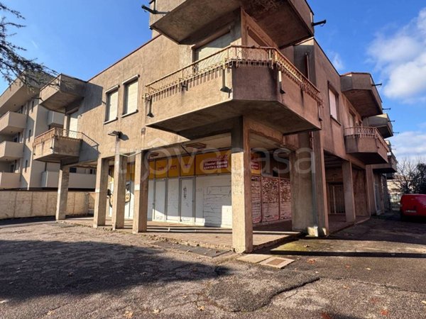 negozio in vendita a Lentate sul Seveso in zona Camnago