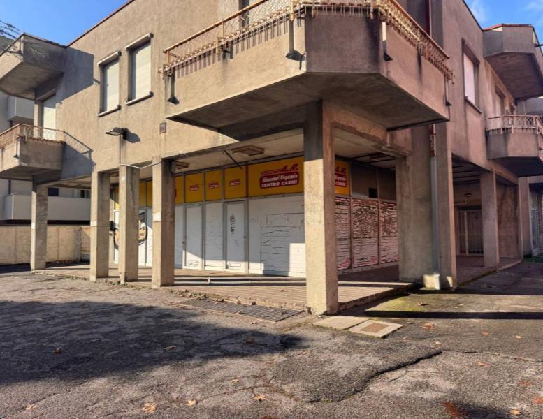 negozio in vendita a Lentate sul Seveso in zona Camnago