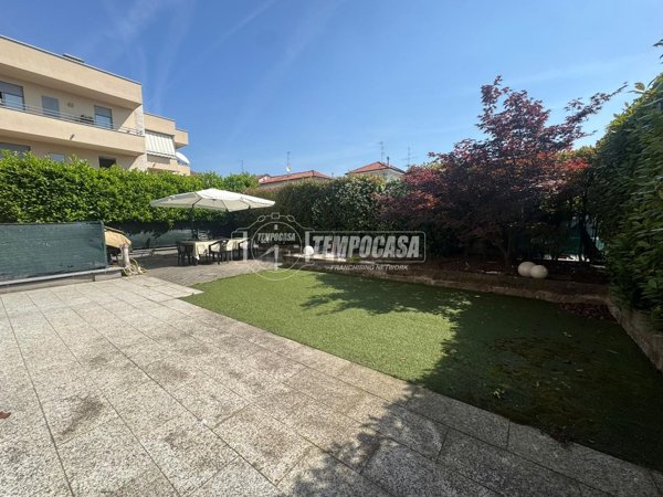 appartamento in vendita a Lentate sul Seveso in zona Camnago