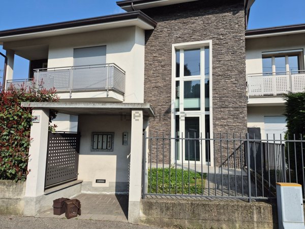 appartamento in vendita a Lentate sul Seveso in zona Birago