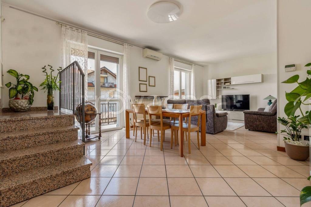 appartamento in vendita a Lentate sul Seveso in zona Copreno