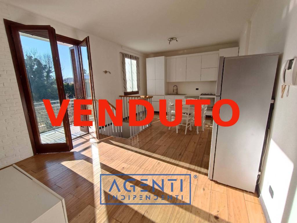 appartamento in vendita a Lentate sul Seveso in zona Camnago