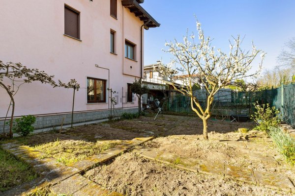 appartamento in vendita a Lentate sul Seveso in zona Camnago