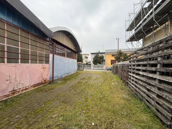 locale commerciale in vendita a Lentate sul Seveso