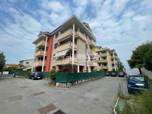 appartamento in vendita a Lentate sul Seveso in zona Camnago