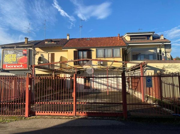 negozio in vendita a Lentate sul Seveso in zona Camnago