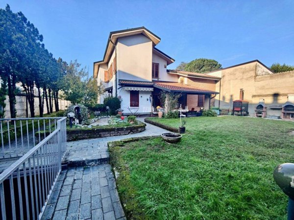 appartamento in vendita a Lentate sul Seveso in zona Mocchirolo