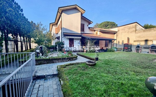 appartamento in vendita a Lentate sul Seveso in zona Mocchirolo
