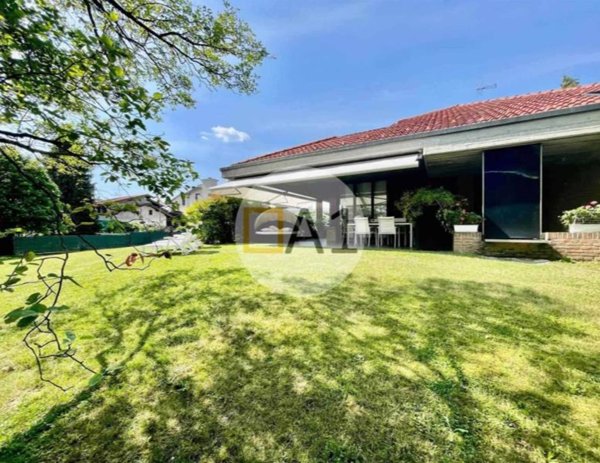 casa indipendente in vendita a Lentate sul Seveso in zona Camnago