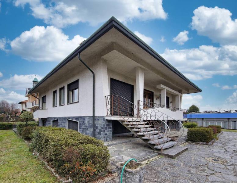 casa indipendente in vendita a Lentate sul Seveso in zona Birago
