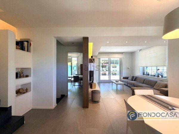 casa indipendente in vendita a Lentate sul Seveso in zona Cimnago