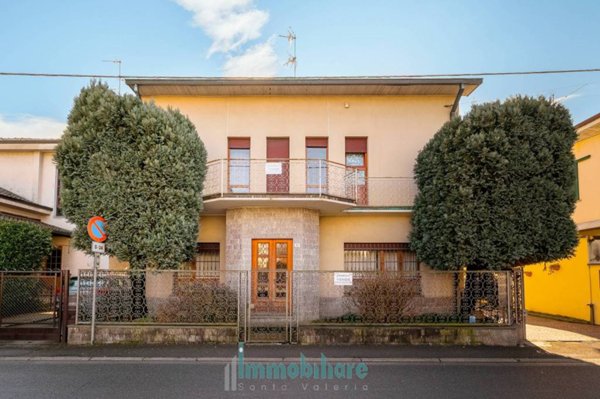casa indipendente in vendita a Lentate sul Seveso in zona Camnago