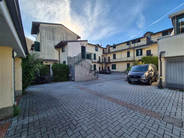 appartamento in vendita a Lentate sul Seveso in zona Camnago
