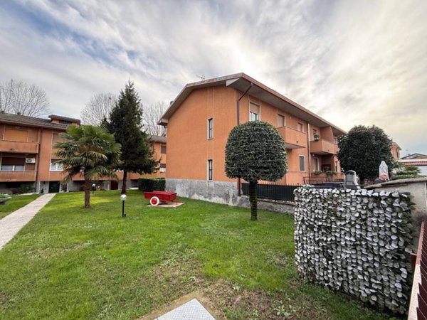 appartamento in vendita a Lentate sul Seveso in zona Mocchirolo