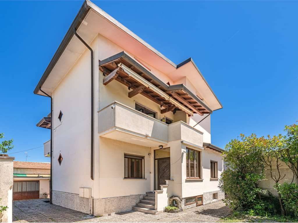 appartamento in vendita a Lentate sul Seveso in zona Camnago