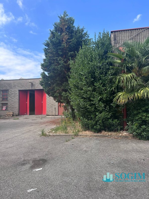 locale di sgombero in vendita a Lentate sul Seveso