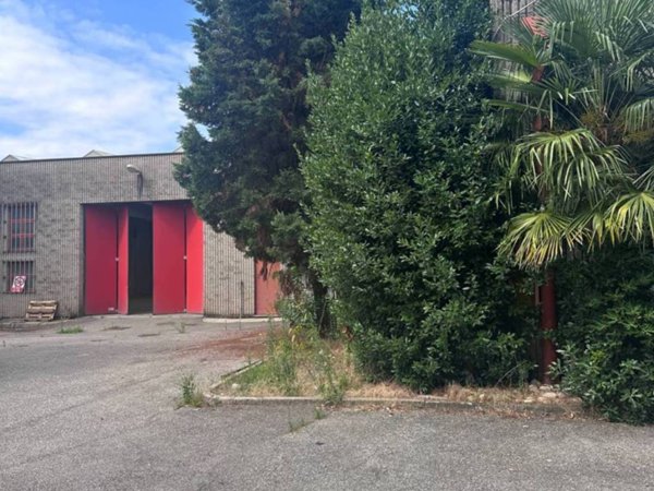 locale commerciale in vendita a Lentate sul Seveso