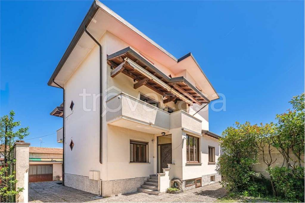 casa indipendente in vendita a Lentate sul Seveso in zona Camnago