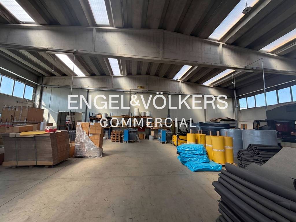 locale commerciale in vendita a Lentate sul Seveso