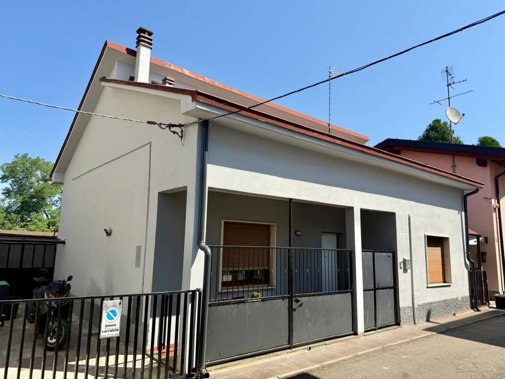 casa indipendente in vendita a Lentate sul Seveso in zona Camnago