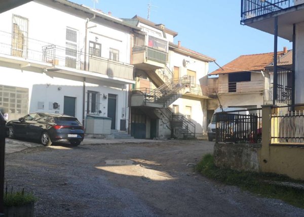 intera palazzina in vendita a Lentate sul Seveso in zona Copreno