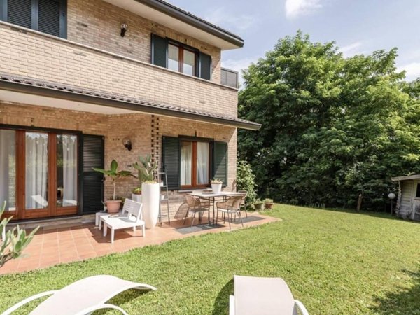 casa indipendente in vendita a Lentate sul Seveso in zona Mocchirolo