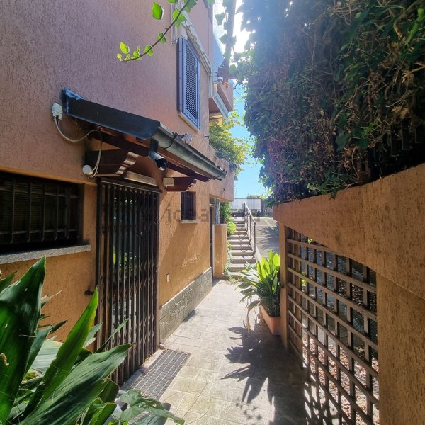 casa indipendente in vendita a Lentate sul Seveso in zona Birago