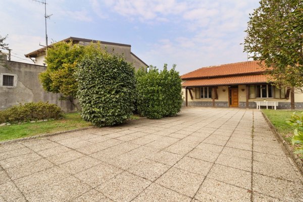 casa indipendente in vendita a Lentate sul Seveso in zona Camnago