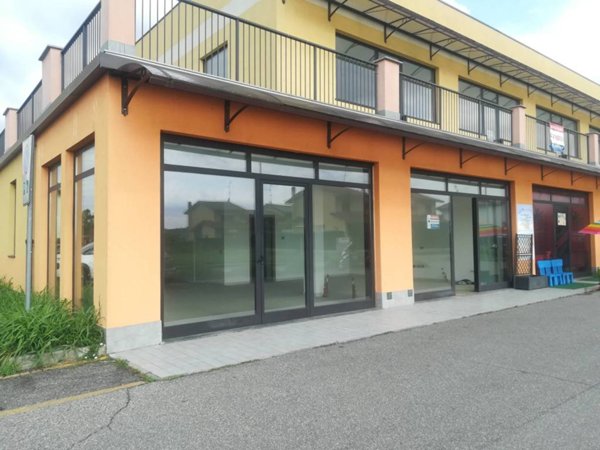 negozio in vendita a Roncello