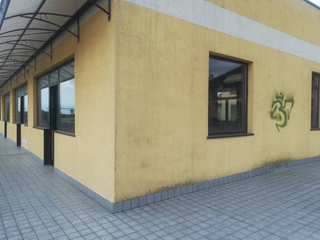 negozio in vendita a Roncello