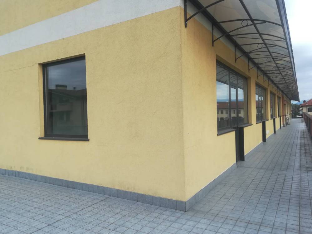 locale commerciale in vendita a Roncello