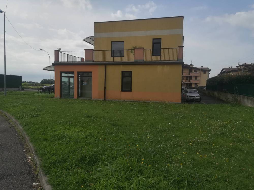 negozio in vendita a Roncello