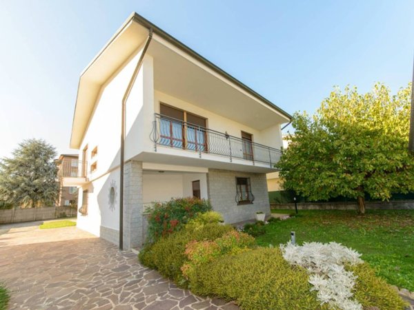 casa indipendente in vendita a Roncello